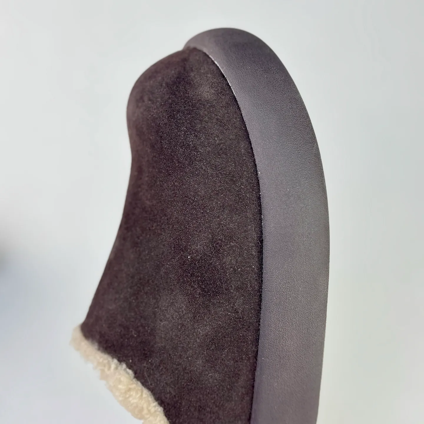 Wanding‼ ️Thick-soled Little Potato 💰480 Xiaohongshu’s popular UGG Little Potato UGG Muller Slippers #All shoes are made of ZP same factory Longfeng A-grade Australian imported sheepskin brand OEM production line fully follows the ZP process flow OEM original pattern maker Adheres to the principle of no original shoes and no development selection Pay attention to every detail The most authentic version on the market Size: 35 36 37 38 39 40